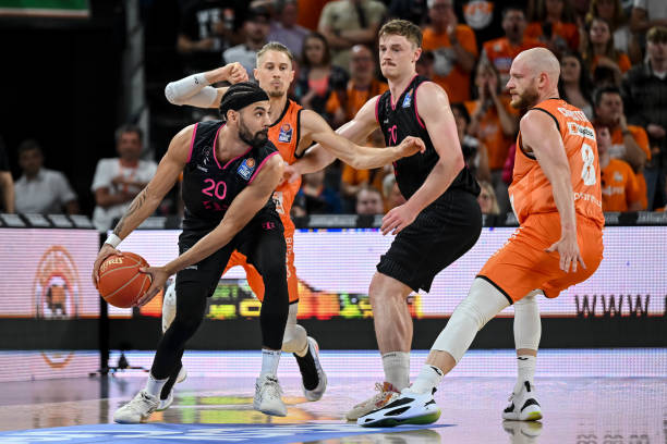 当队友陷入 当队友陷入