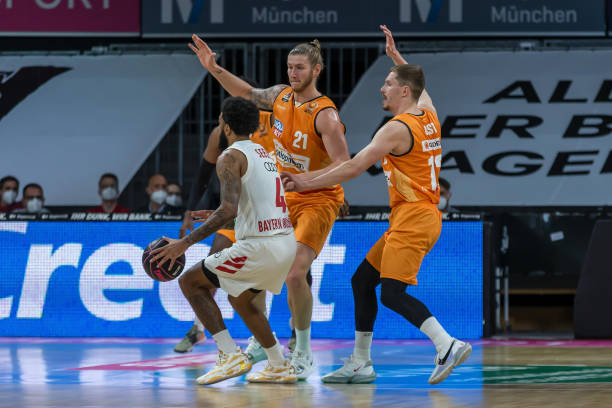 内引发巨大 内引发巨大